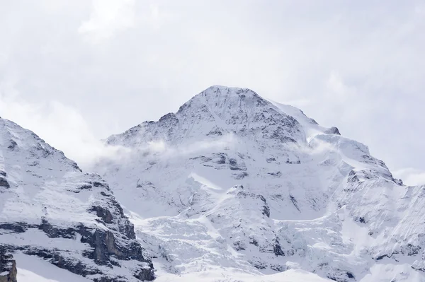 Montañas de nieve —  Fotos de Stock