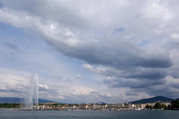 Schweiz, Genève, utsikt över Genèvesjön och staden — Stockfoto