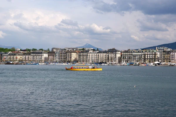 Suíça, Genebra, vista do Lago de Genebra e da cidade — Fotografia de Stock
