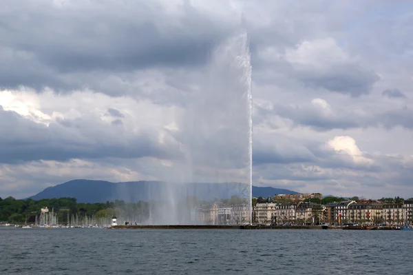 スイス、ジュネーブ、ジュネーブ湖のビューおよび都市 — ストック写真