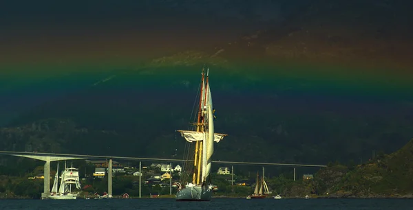 Πλοίο ψηλός με ουράνιο τόξο — Φωτογραφία Αρχείου