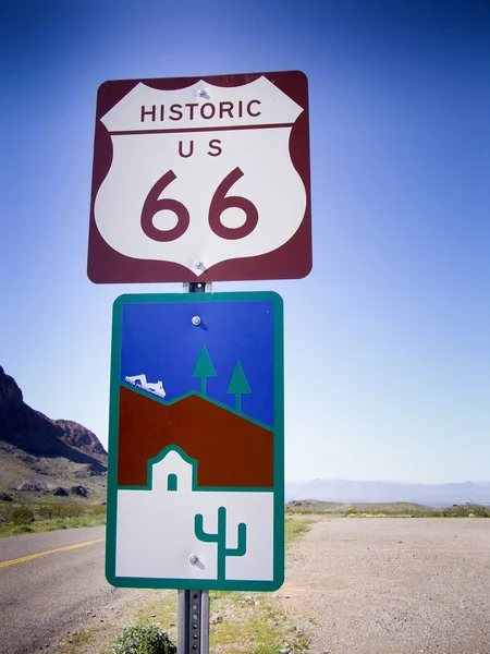 역사적 인 도로 66 번 표지판 — 스톡 사진