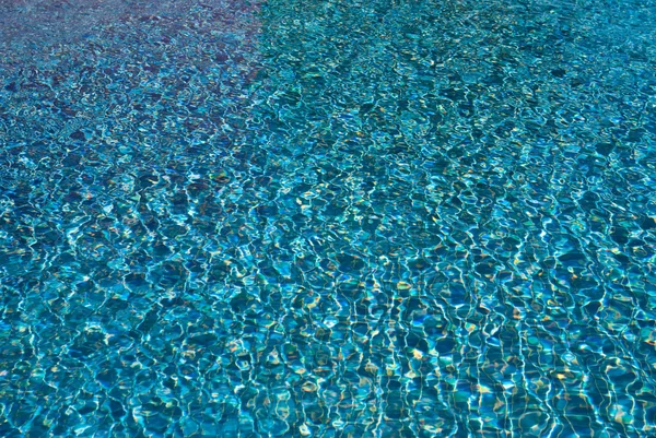 Światło słoneczne na błękitne wody — Zdjęcie stockowe