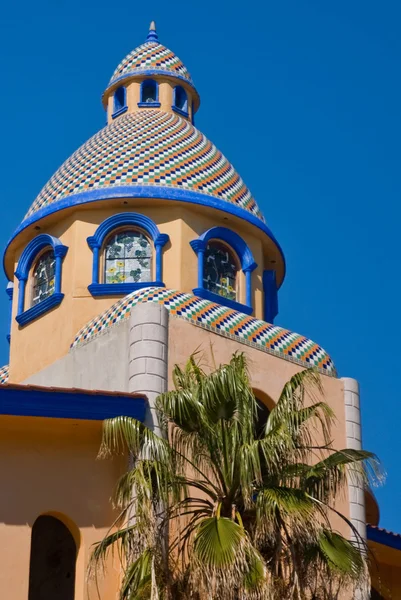 Мексиканські черепичні купол — стокове фото