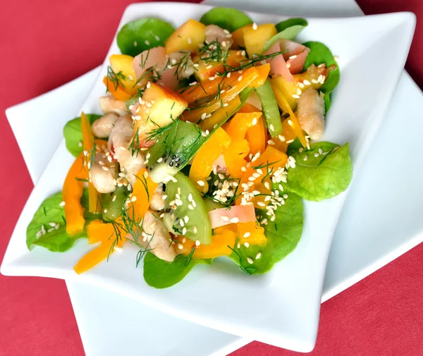 Saláta zöldséget és sült saláta kitûnõ — Stock Fotó