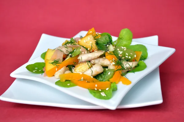 Saláta zöldséget és sült saláta kitûnõ — Stock Fotó