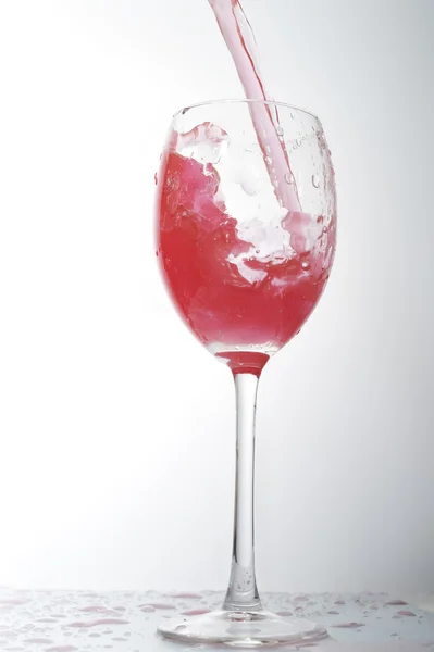 Kapalina ve skleniciワイングラスの液体 — Stock fotografie