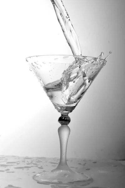 Vätskan i cocktailglas — Stockfoto