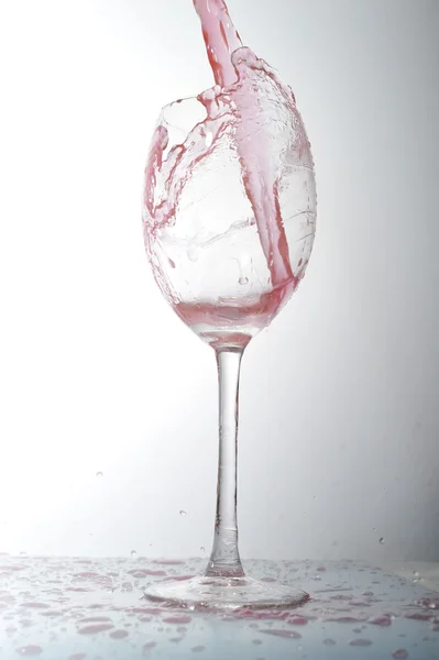 Kapalina ve skleniciワイングラスの液体 — ストック写真