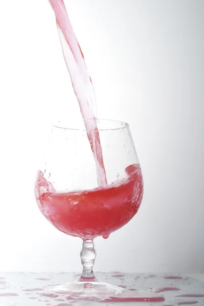 Flüssigkeit im Weinglas — Stockfoto