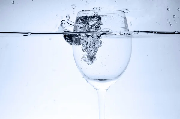 液体在酒杯中 — 图库照片