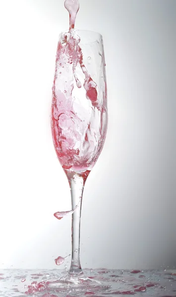 Liquide dans le verre à vin — Photo