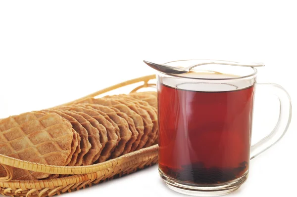 Tè e cestino con pasticcini — Foto Stock
