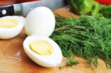 bıçak farklı vagetables ve yumurta