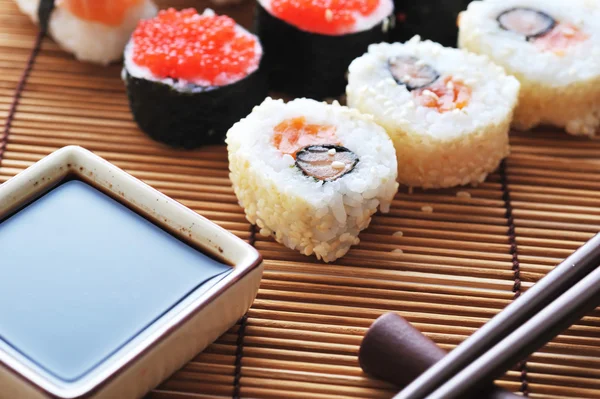 Sushi japonés tradicional fresco — Foto de Stock