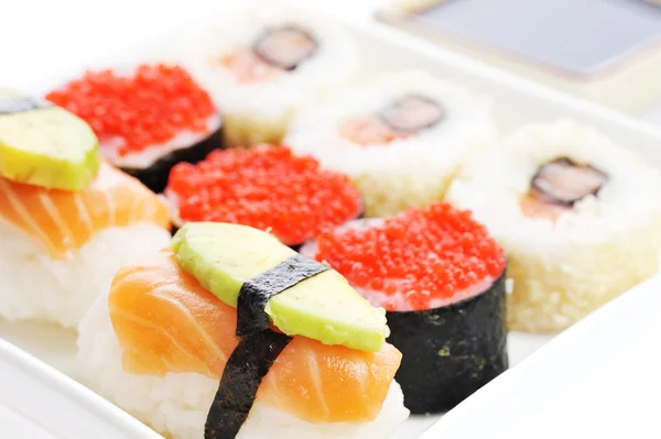 Frisches traditionelles japanisches Sushi — Stockfoto