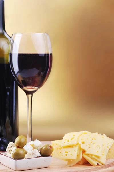 Red wine cheese and olives — Stock Photo, Image
