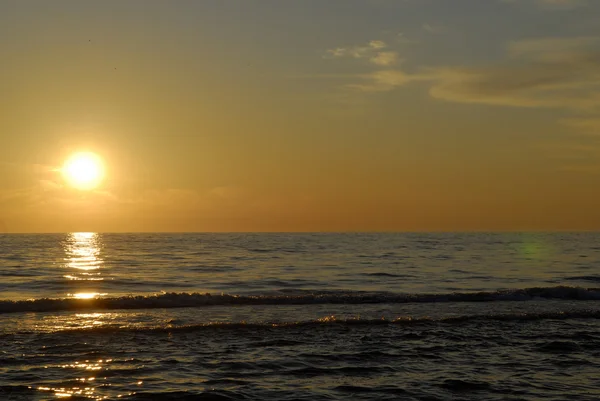 海岸で美しい夕日 — ストック写真