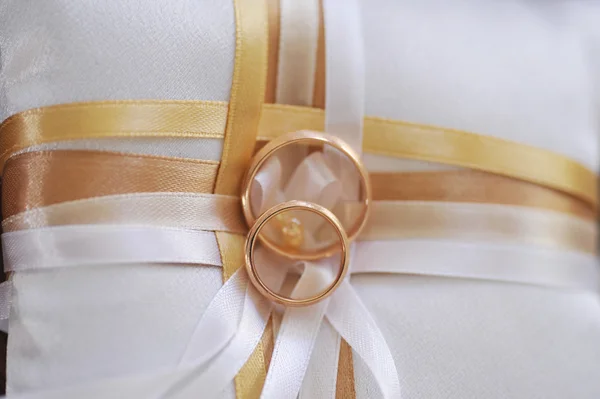 Zlaté prsteny — Stock fotografie