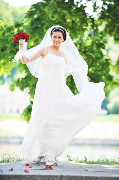 Mariée en robe blanche — Photo