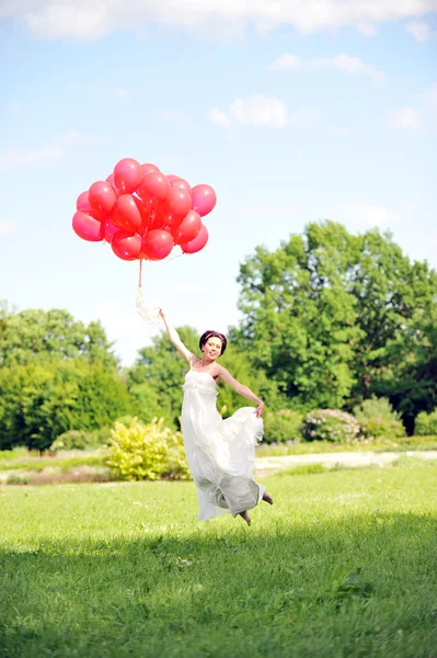 Novia con globos —  Fotos de Stock