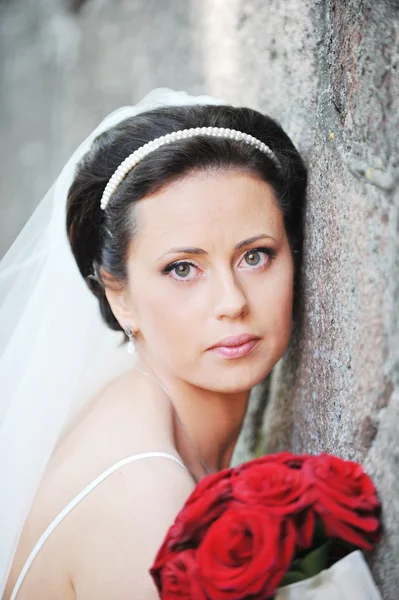 Mädchen im Hochzeitskleid — Stockfoto