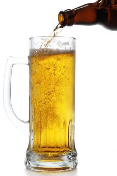 Garrafa de cerveja e caneca — Fotografia de Stock