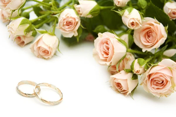 Pierścień i róża — Zdjęcie stockowe