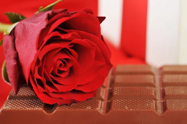Regalo y chocolate — Foto de Stock