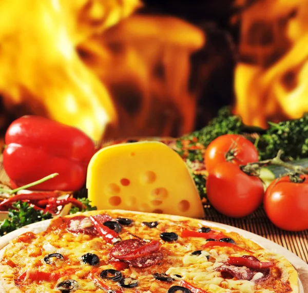Pizza se sýrem — Stock fotografie