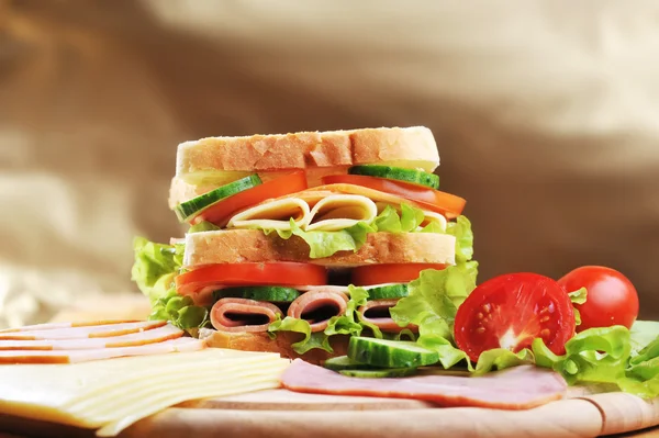 Friss és ízletes szendvics — Stock Fotó