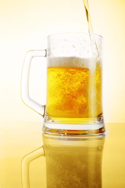 Pivo ve skle — Stock fotografie