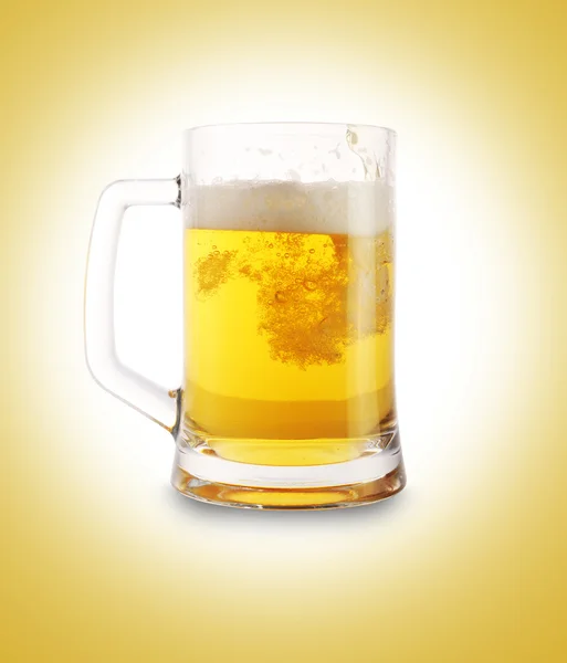 Пиво в стакане — стоковое фото