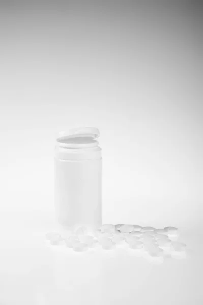Comprimidos brancos — Fotografia de Stock
