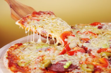 taze pişmiş pizza