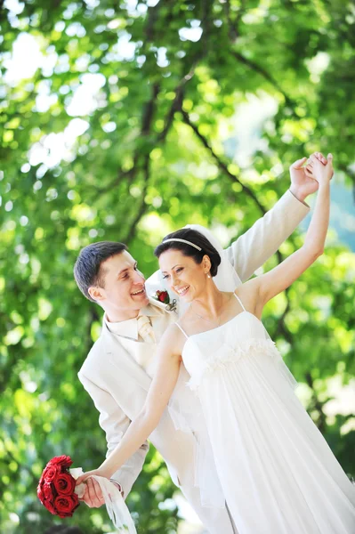 Brudgummen och bruden — Stockfoto