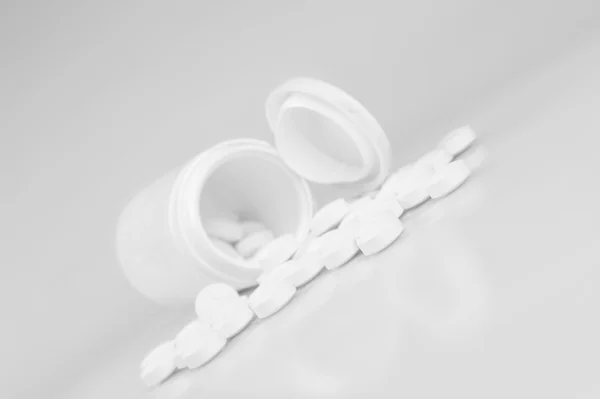 Comprimidos brancos — Fotografia de Stock
