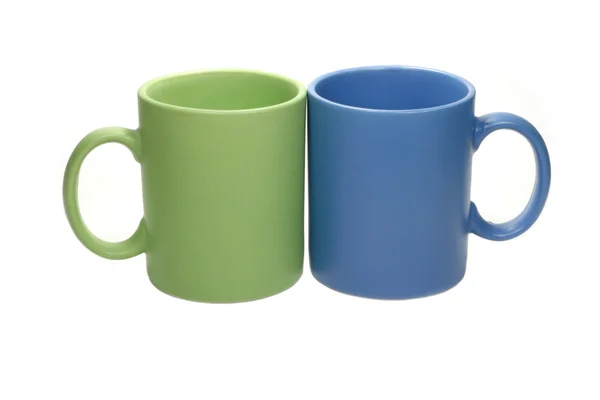 Tasses vertes et bleues isolées sur blanc — Photo