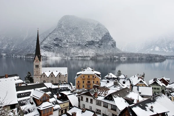 Pequeña ciudad en los Alpes Fotos de stock libres de derechos