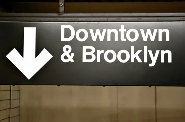 Brooklyn & downtown sign in subway — Stock Photo, Image