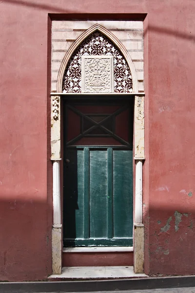 Stary dom drzwi — Zdjęcie stockowe