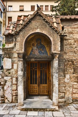 kilise kapısına