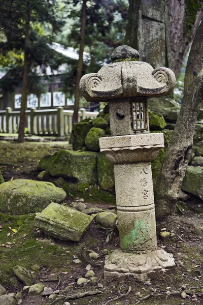 Lykta i shinto kasuga shrine — Stockfoto