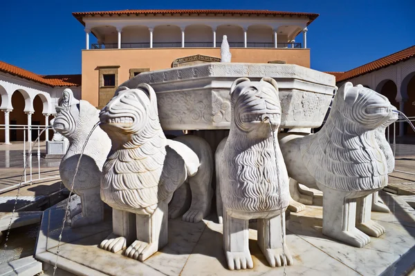 Fontana dei leoni — Foto Stock
