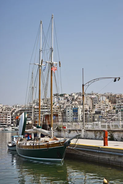 Zeilboot in marina zea, piraeus — Stockfoto
