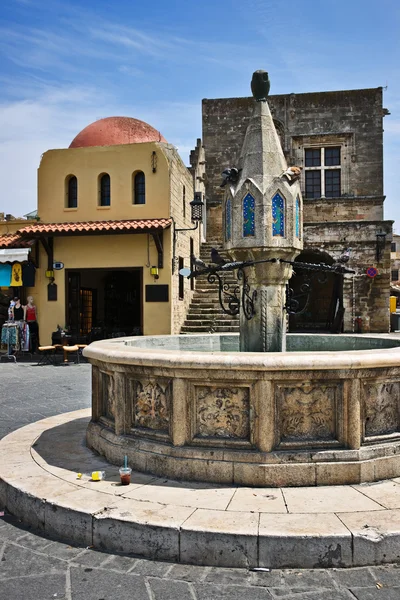Fontaine médiévale — Photo