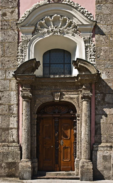 Drzwi Kościoła, innsbruck, austria — Zdjęcie stockowe
