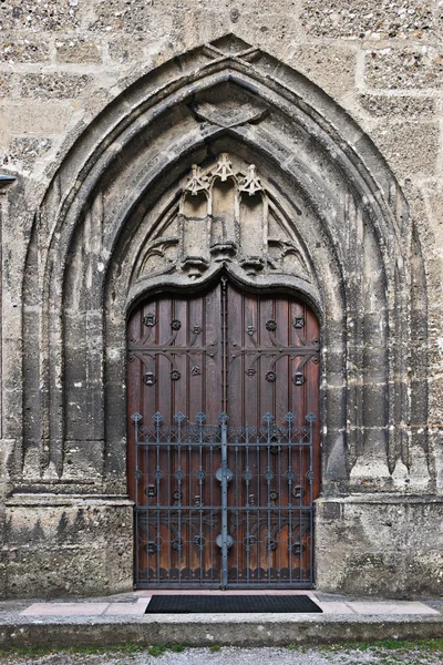 Церковная дверь, Зальцбург, Австрия — стоковое фото