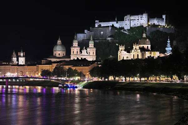 Vista noturna sobre Salzburgo, Áustria — Fotografia de Stock