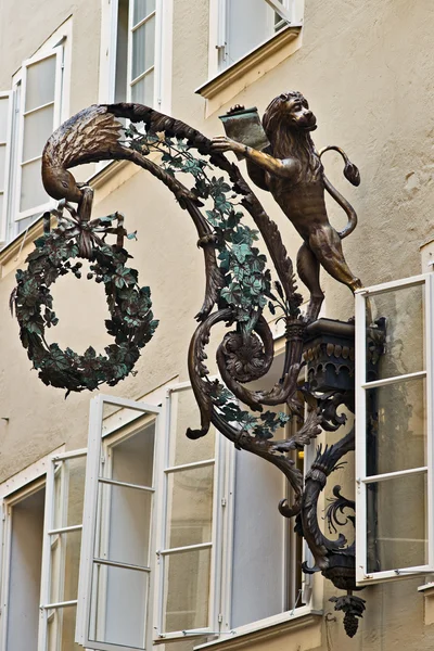 Letrero de bronce forjado, Salzburgo — Foto de Stock